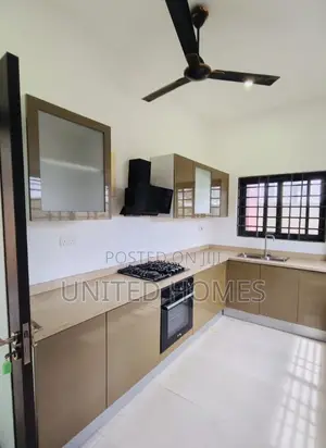 5bdrm House in Teshie for rent