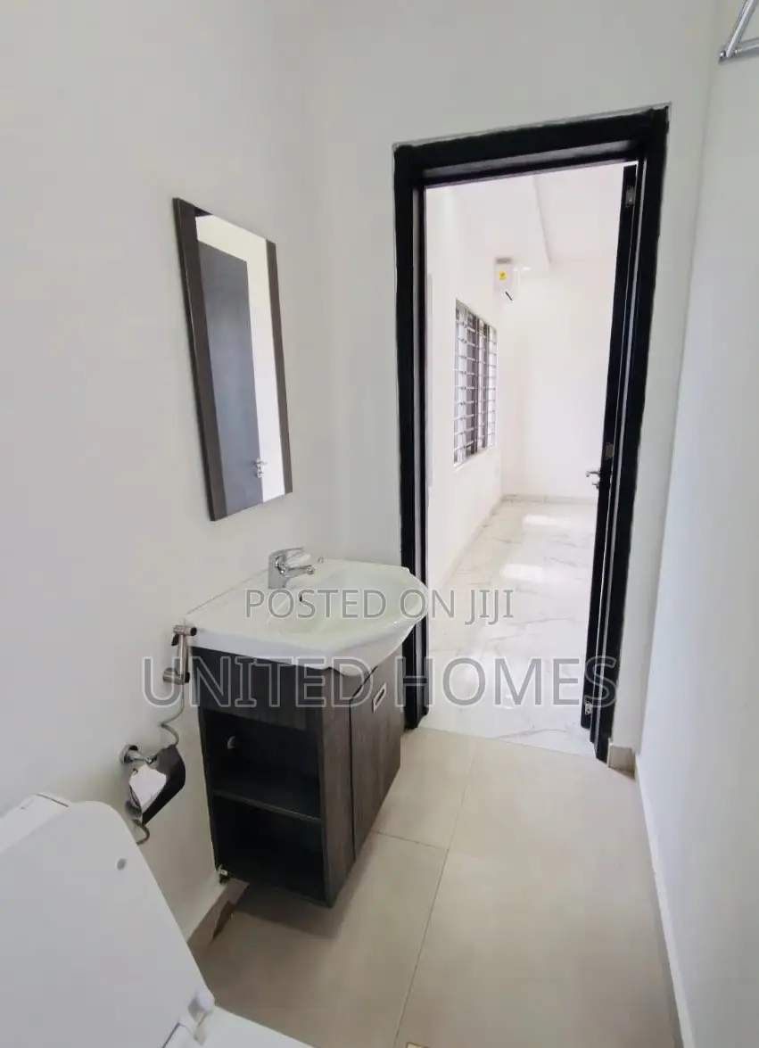 5bdrm House in Teshie for rent