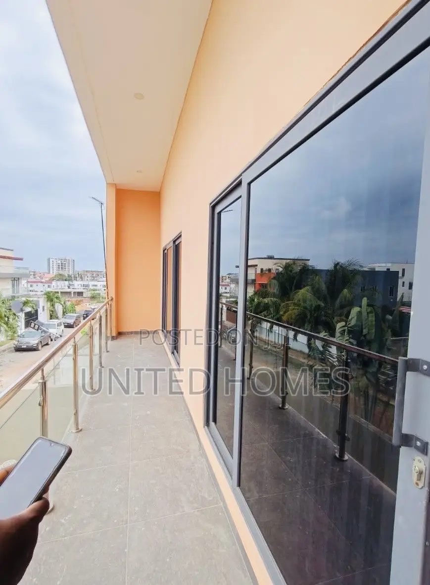 5bdrm House in Teshie for rent