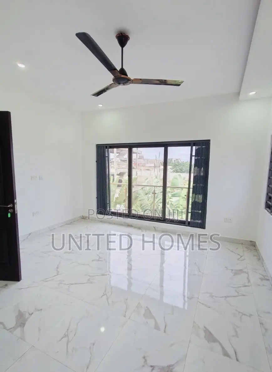 5bdrm House in Teshie for rent