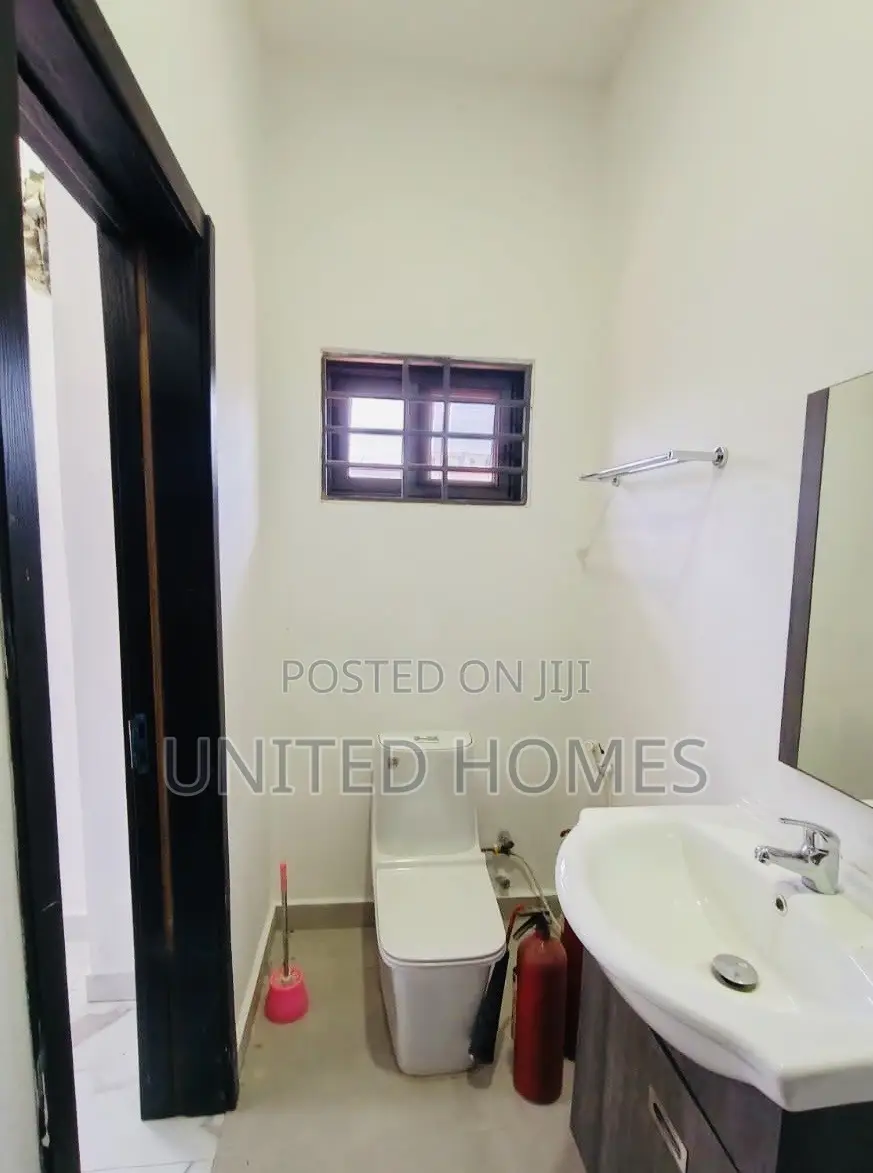 5bdrm House in Teshie for rent