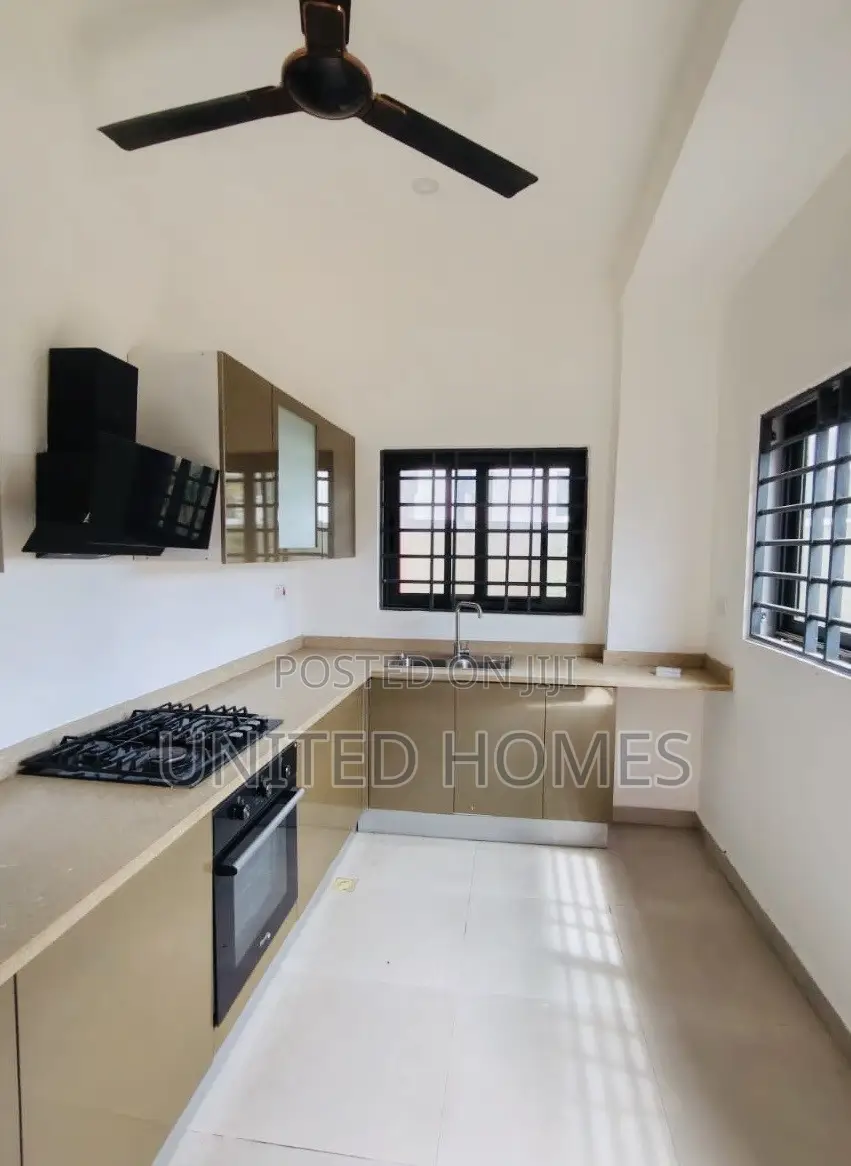 5bdrm House in Teshie for rent