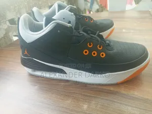 Nike Jordan Max Aura 5
