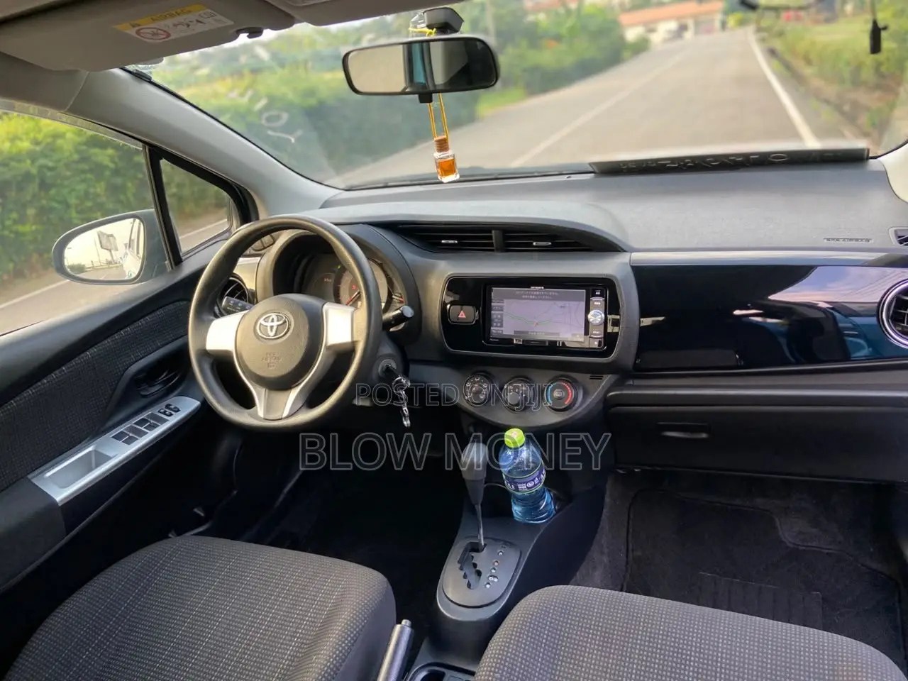 Toyota Vitz 1.5 FWD 5dr 2015 Blue
