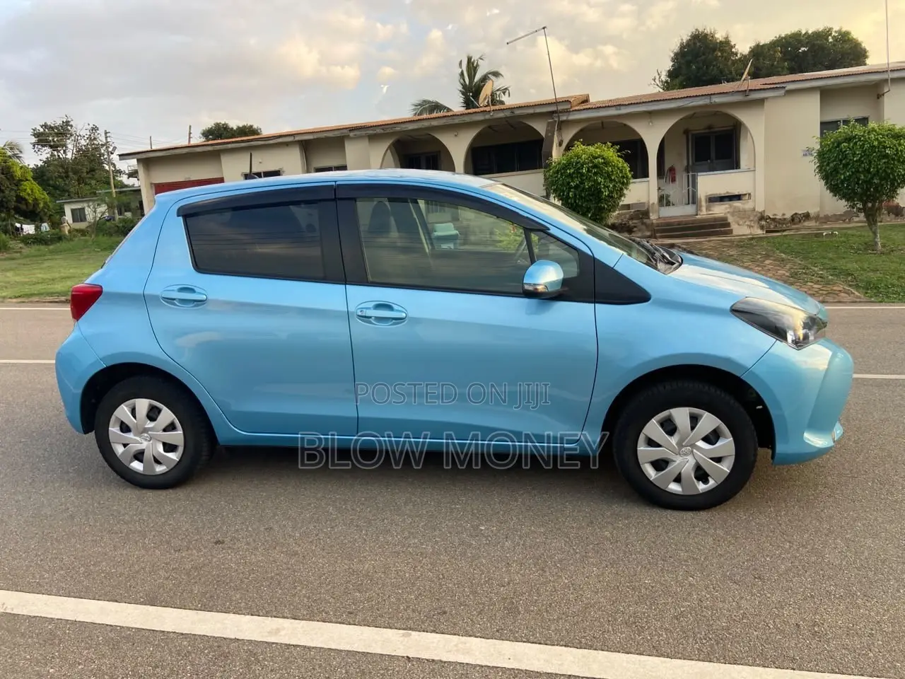Toyota Vitz 1.5 FWD 5dr 2015 Blue