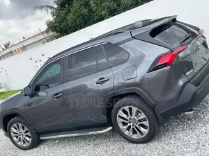 Toyota RAV4 XLE Premium 2025 Gray