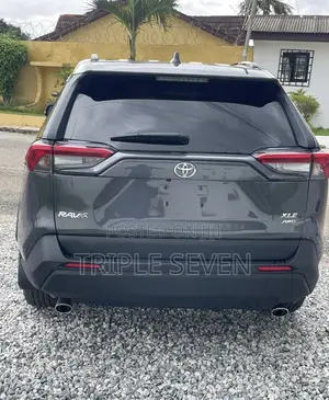 Toyota RAV4 XLE Premium 2025 Gray