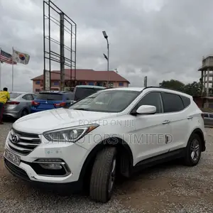Hyundai Santa Fe SE AWD 2017 White
