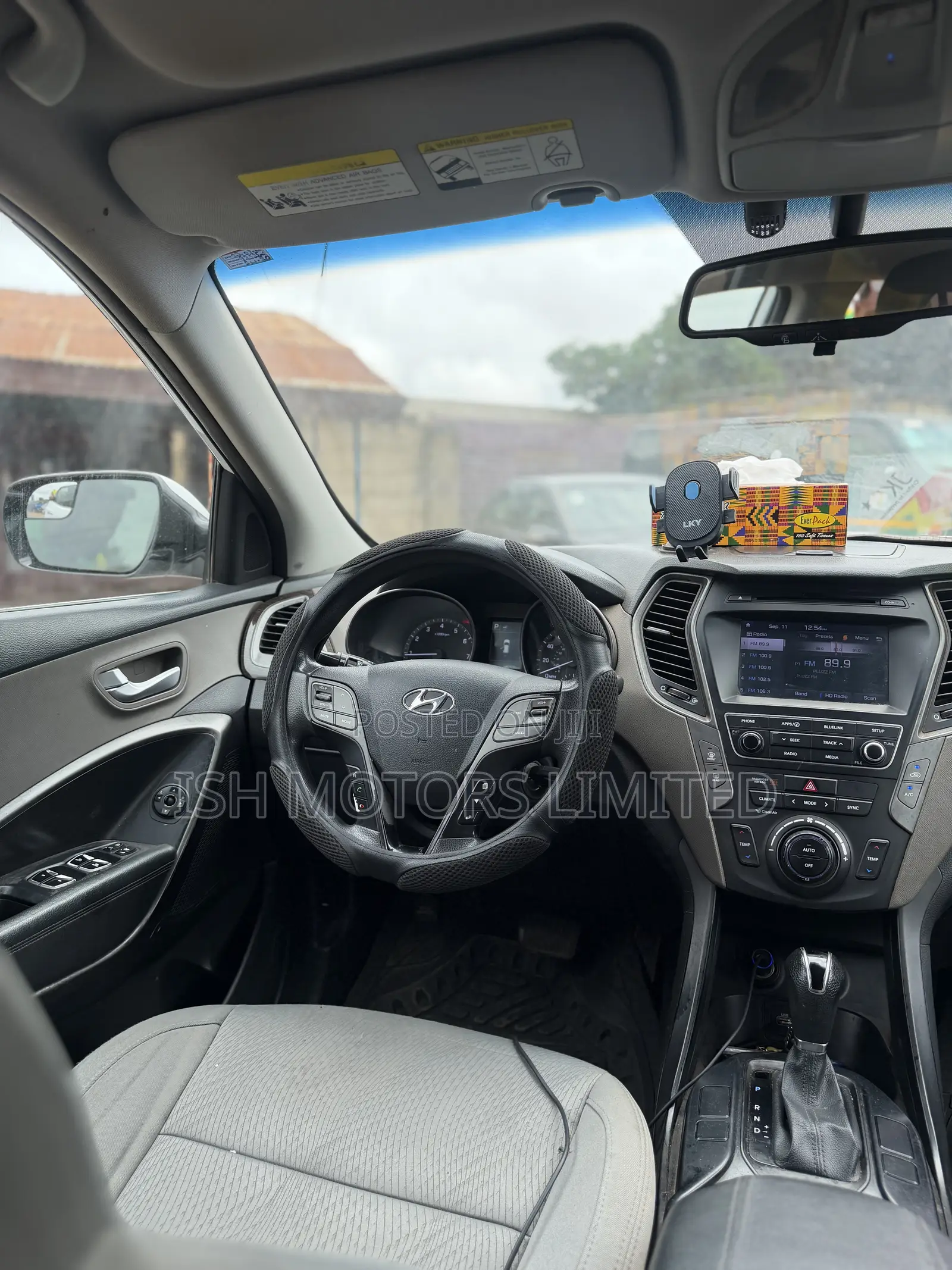 Hyundai Santa Fe SE AWD 2017 White
