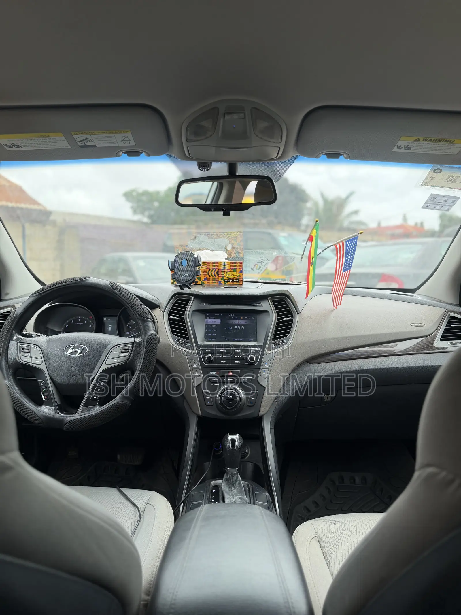 Hyundai Santa Fe SE AWD 2017 White