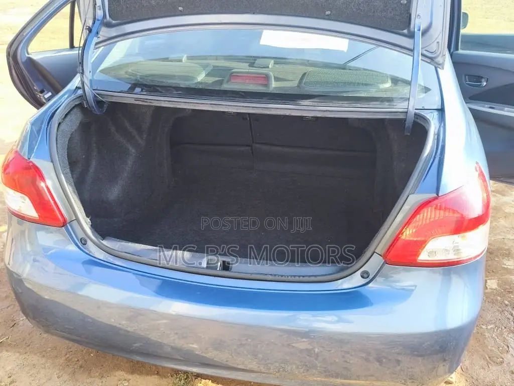 Toyota Yaris 2012 Blue