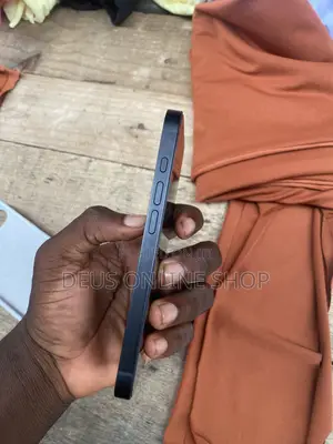 Apple iPhone 16e 128 GB Black