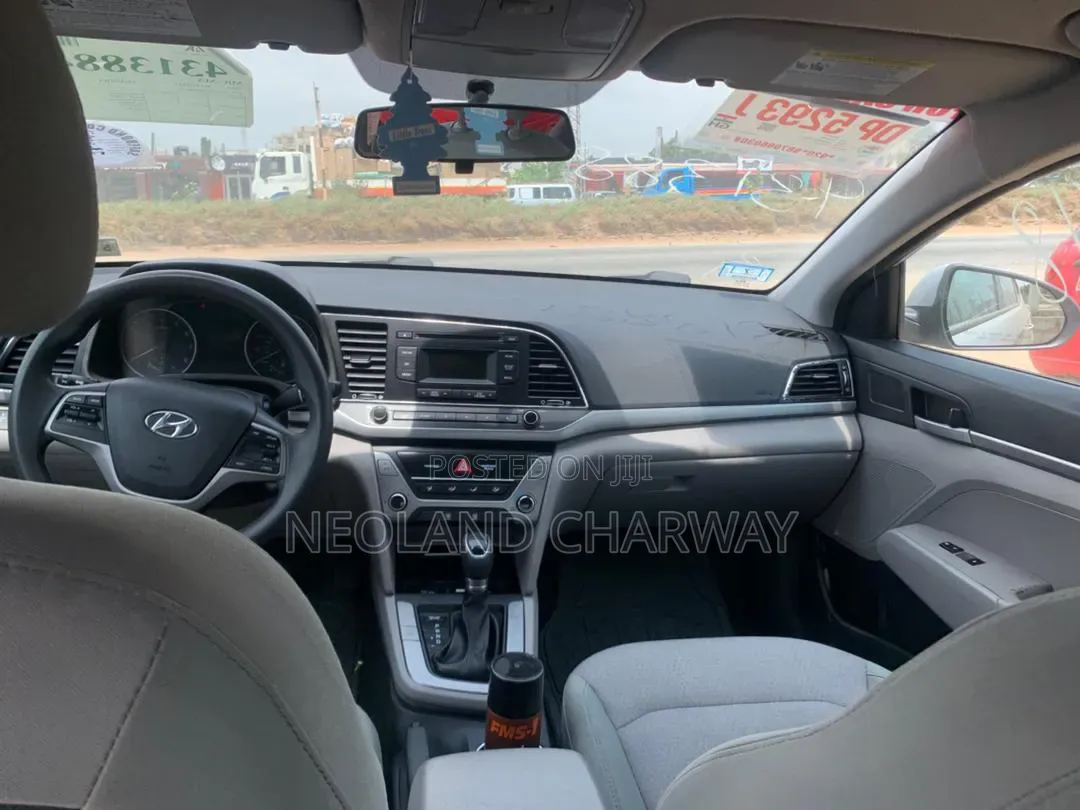 Hyundai Elantra SE Sedan FWD (2.0L 4cyl 6M) 2017 Silver