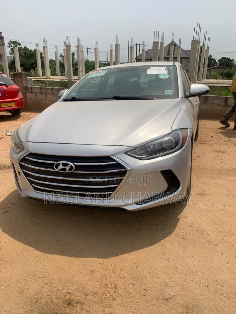 Hyundai Elantra SE Sedan FWD (2.0L 4cyl 6M) 2017 Silver