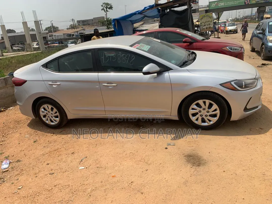 Hyundai Elantra SE Sedan FWD (2.0L 4cyl 6M) 2017 Silver