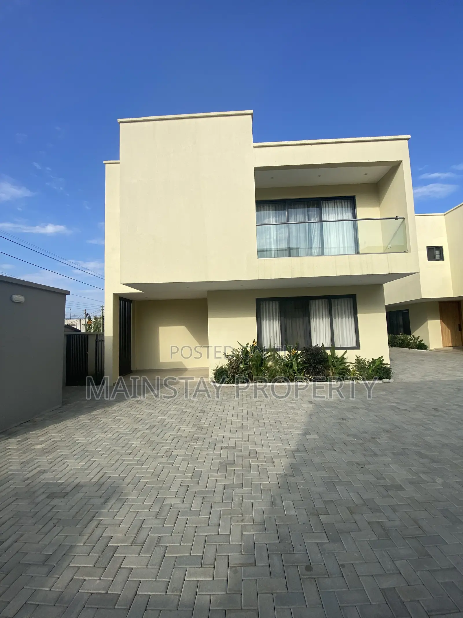 Furnished 4bdrm Townhouse / Terrace in Mainstay Estates, East Legon