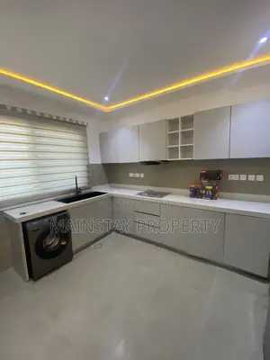 Furnished 4bdrm Townhouse / Terrace in Mainstay Estates, East Legon