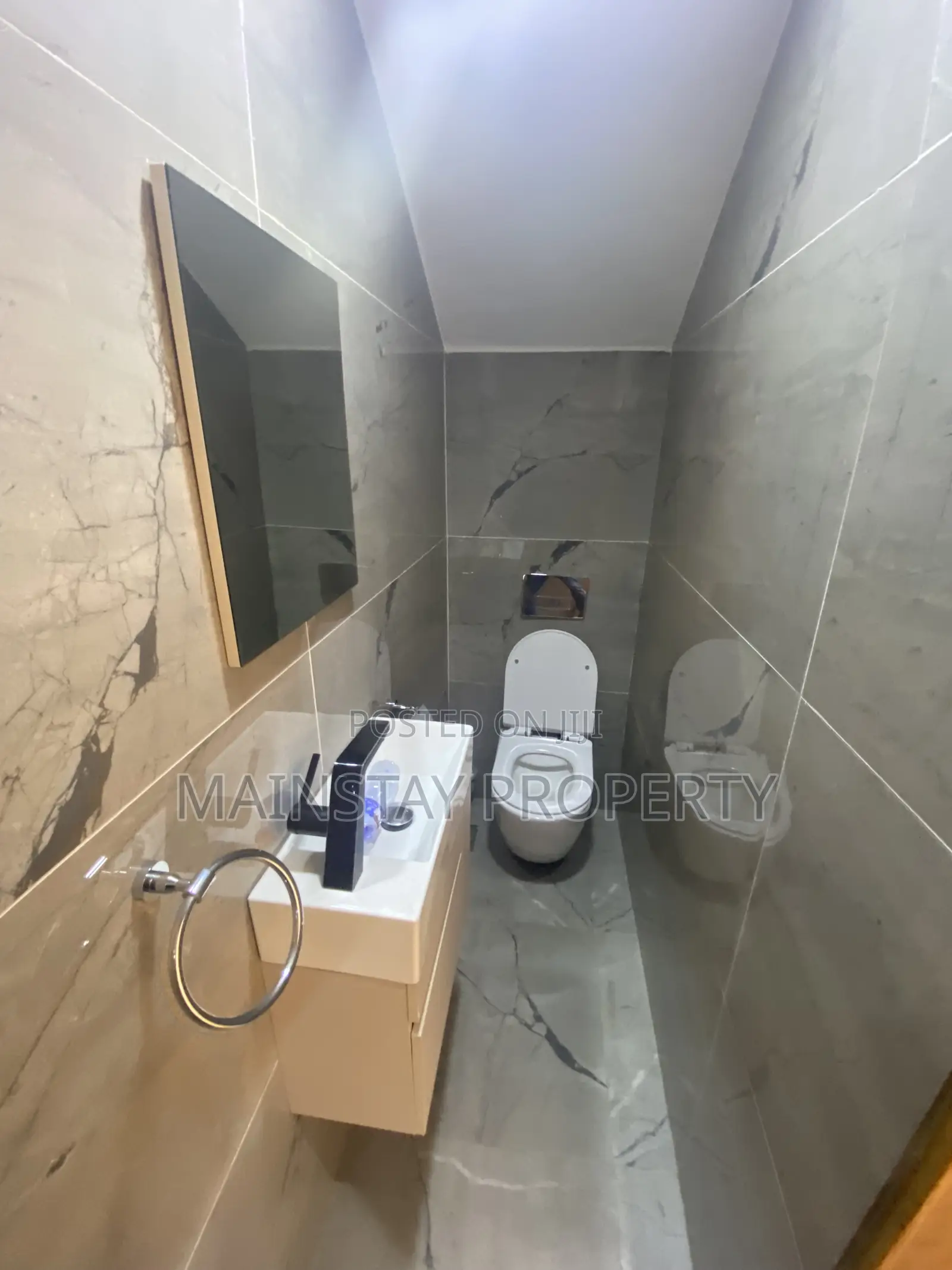 Furnished 4bdrm Townhouse / Terrace in Mainstay Estates, East Legon