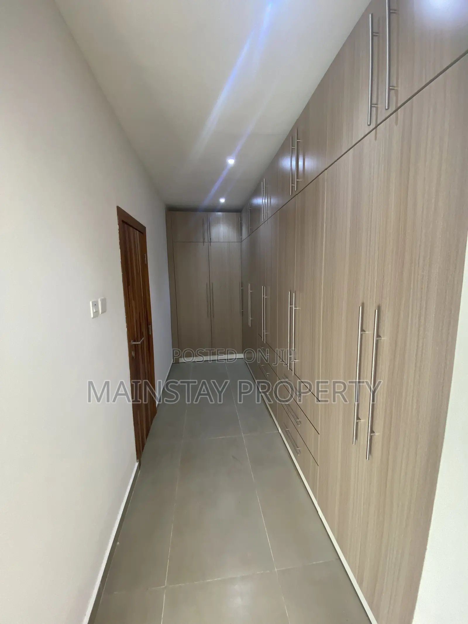 Furnished 4bdrm Townhouse / Terrace in Mainstay Estates, East Legon