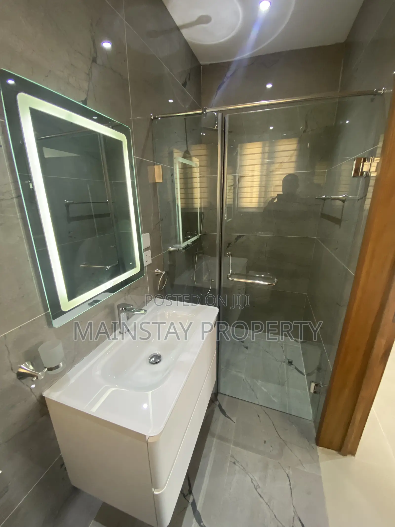 Furnished 4bdrm Townhouse / Terrace in Mainstay Estates, East Legon