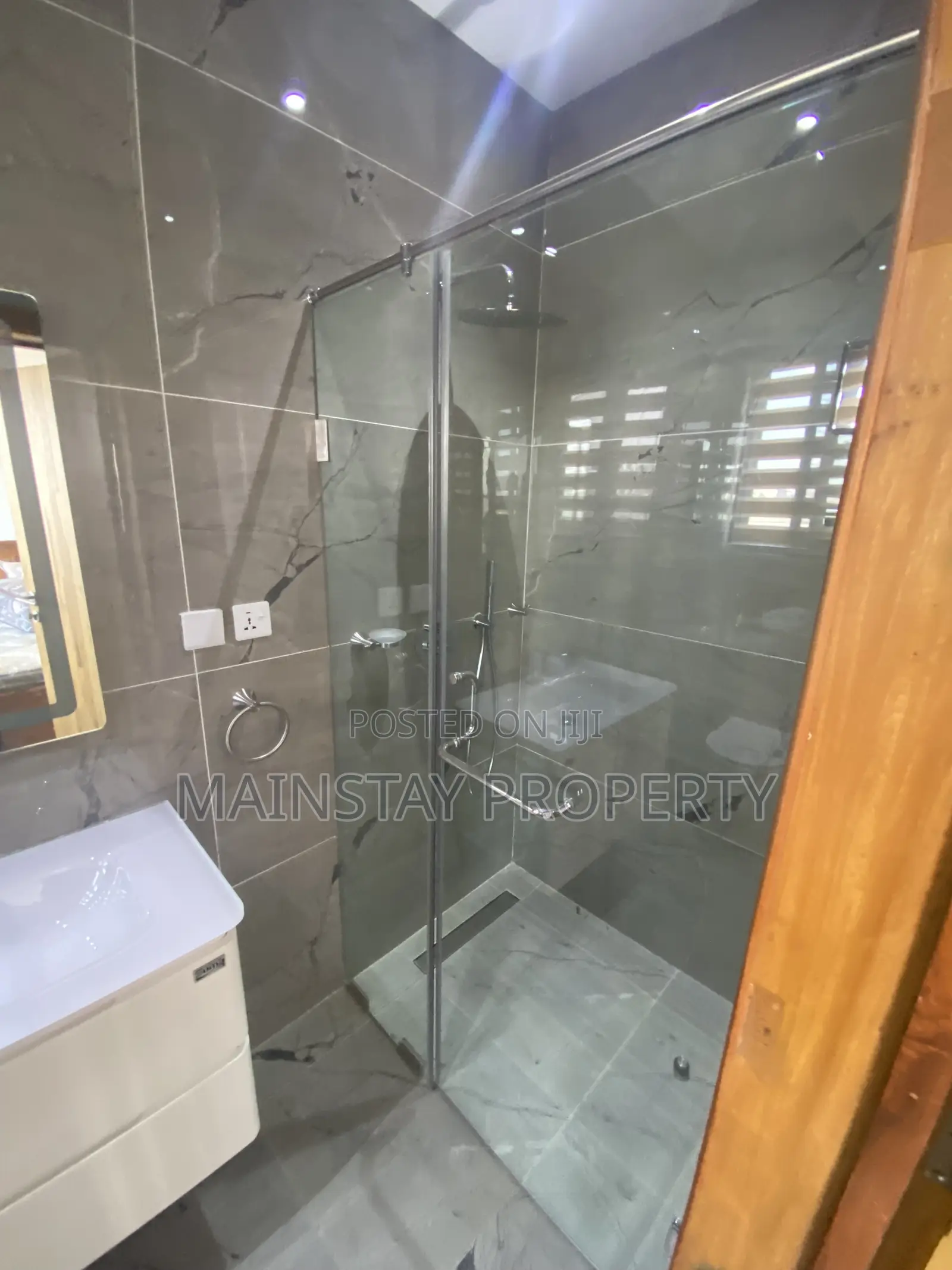 Furnished 4bdrm Townhouse / Terrace in Mainstay Estates, East Legon