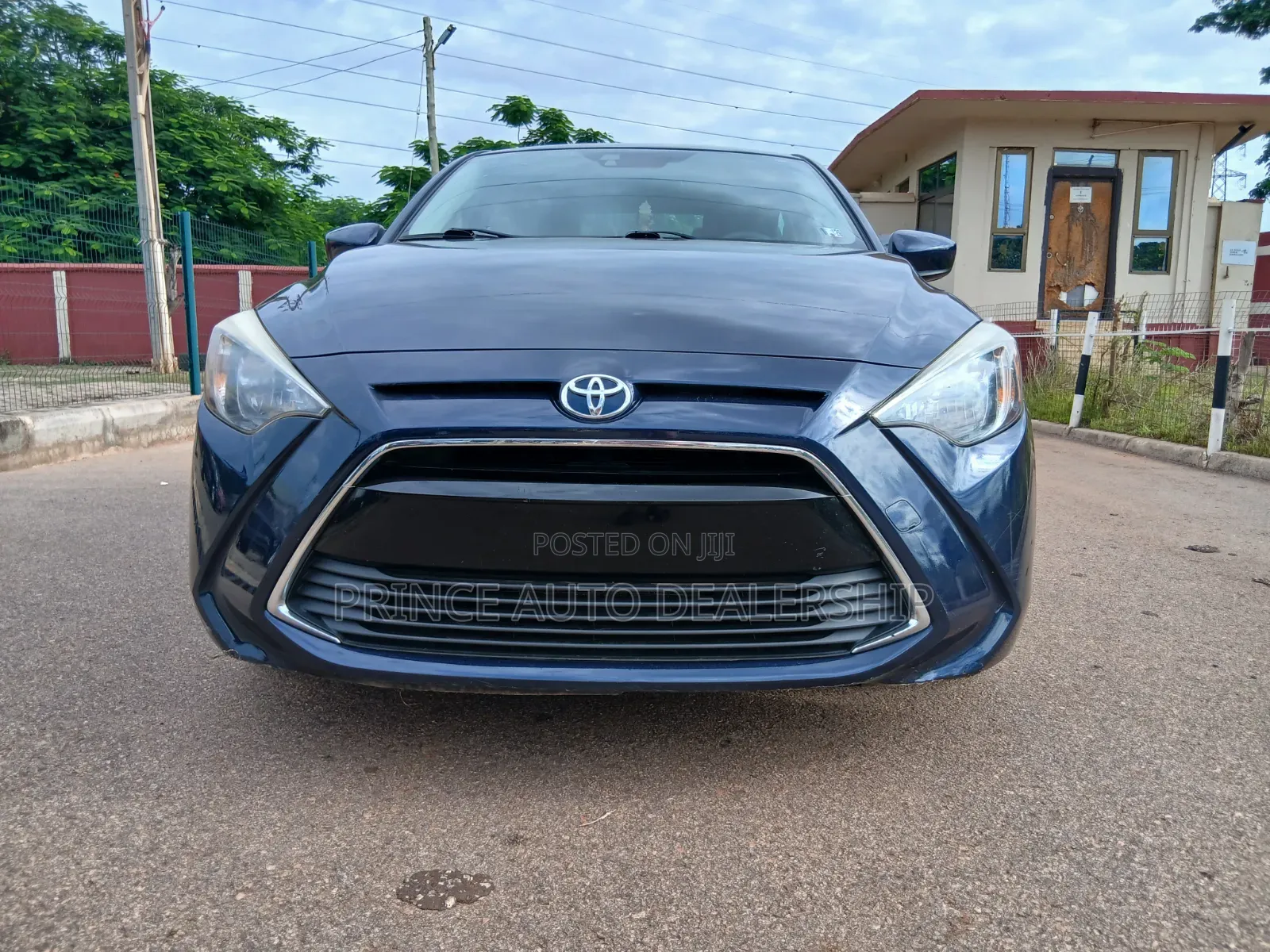 Toyota Yaris 2017 Blue