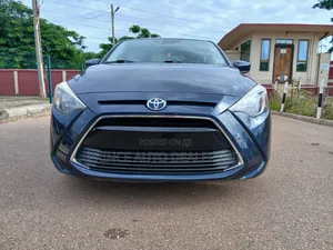 Toyota Yaris 2017 Blue