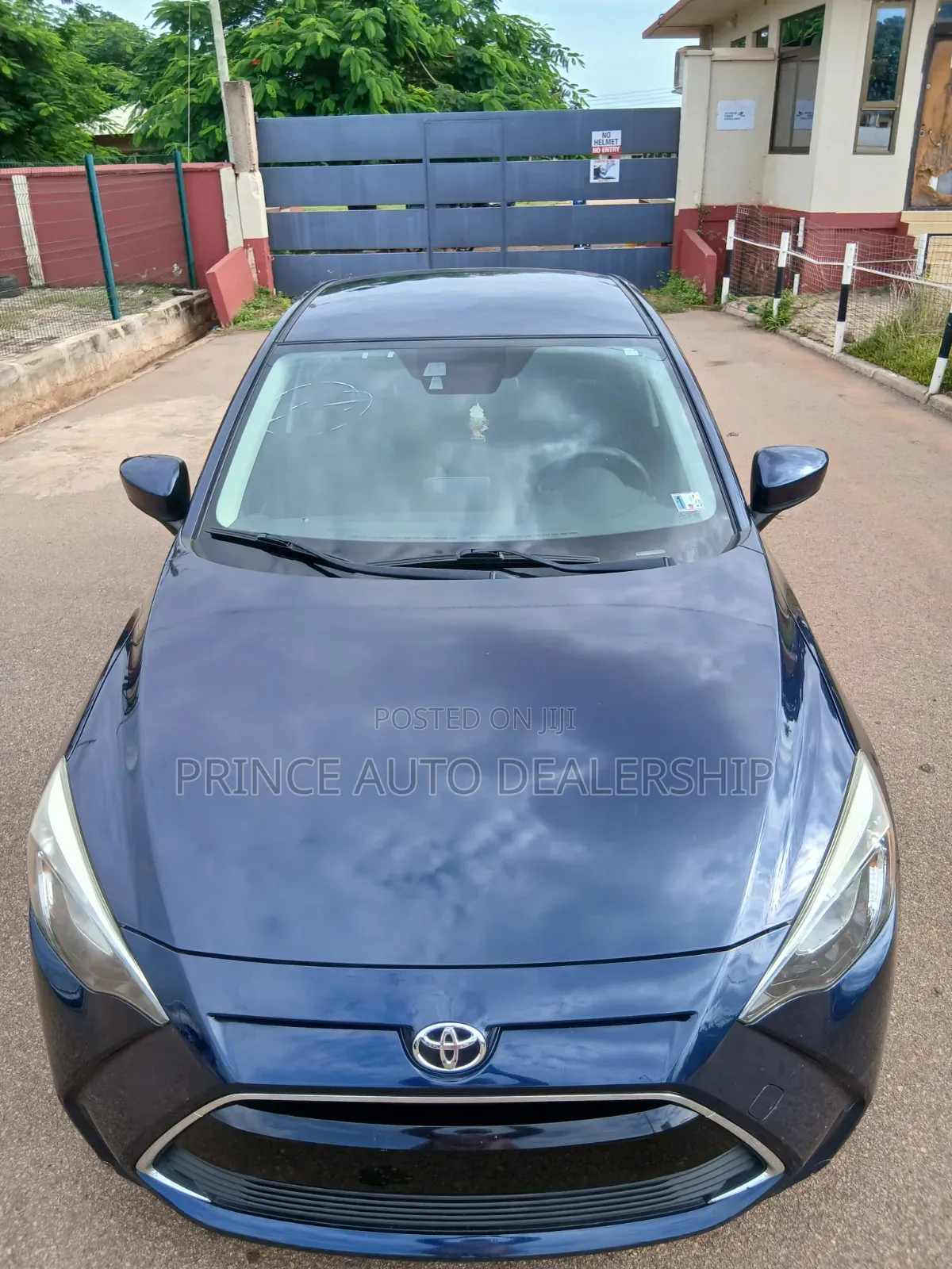 Toyota Yaris 2017 Blue