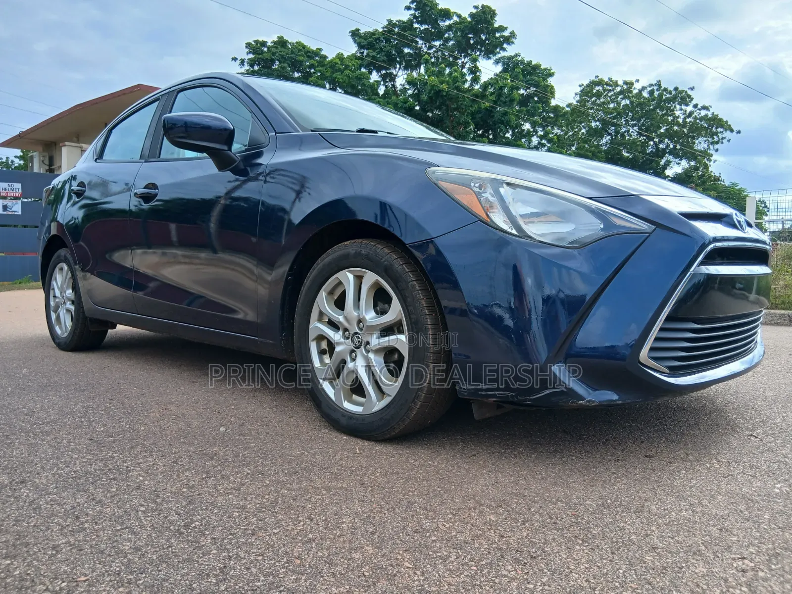 Toyota Yaris 2017 Blue
