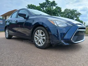 Toyota Yaris 2017 Blue