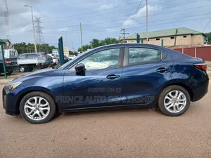 Toyota Yaris 2017 Blue