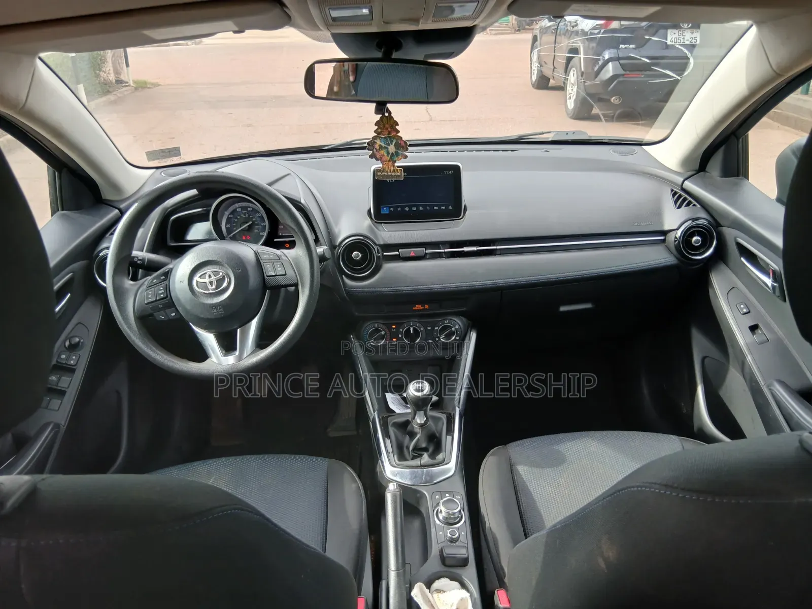 Toyota Yaris 2017 Blue