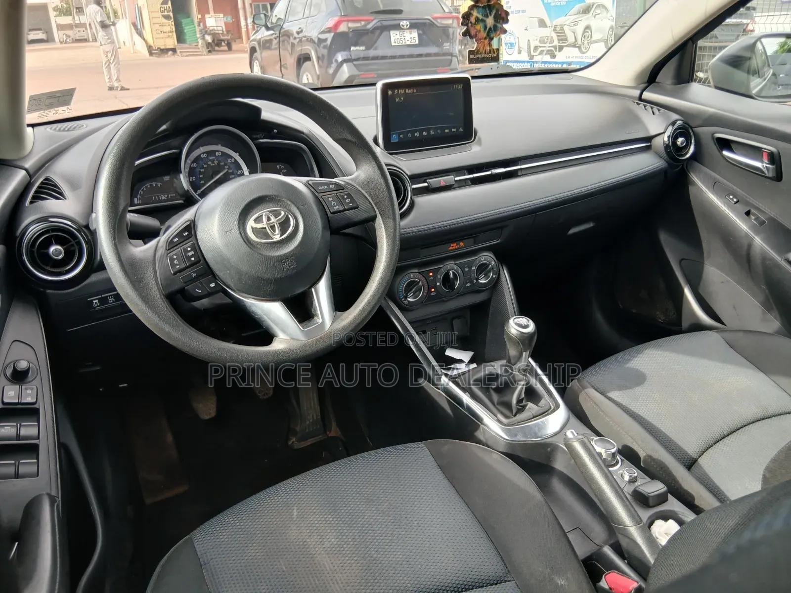 Toyota Yaris 2017 Blue