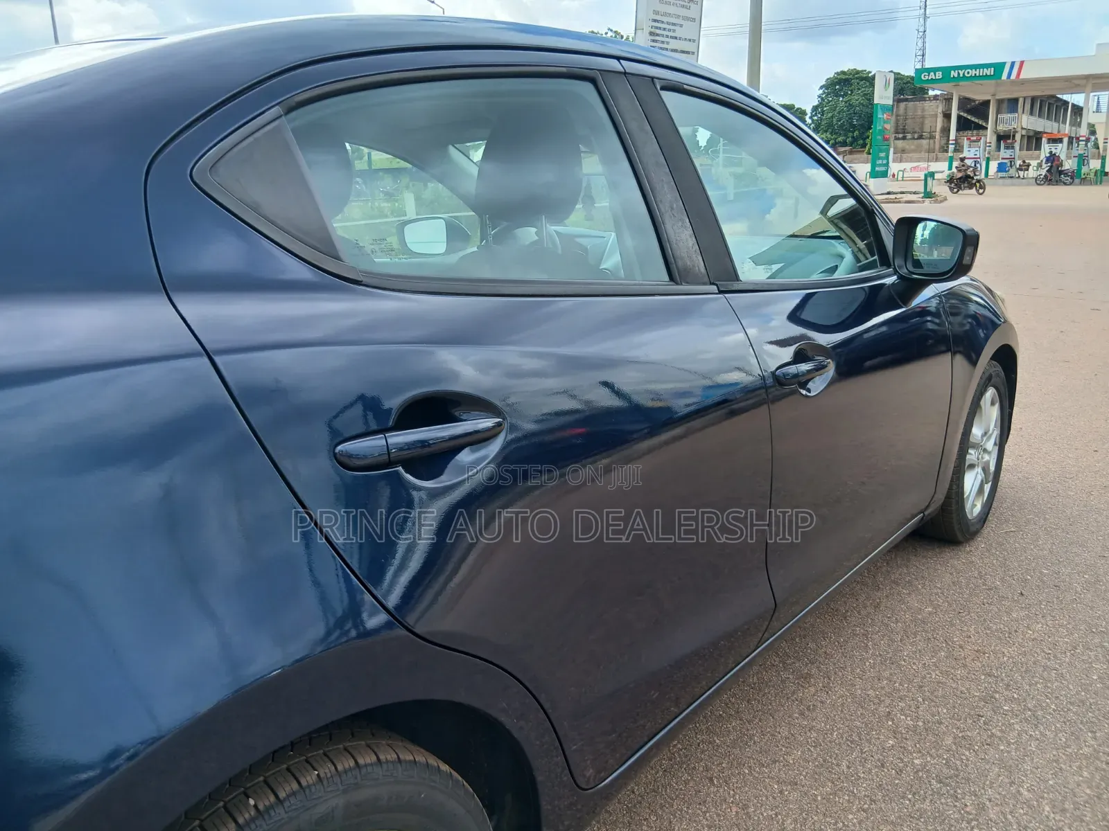 Toyota Yaris 2017 Blue