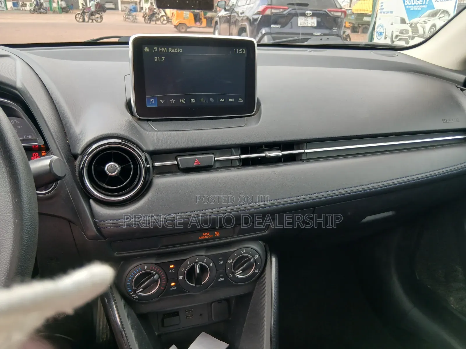 Toyota Yaris 2017 Blue