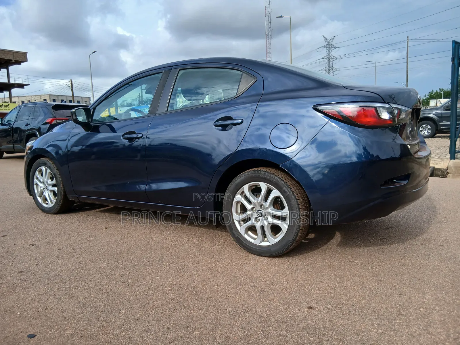 Toyota Yaris 2017 Blue