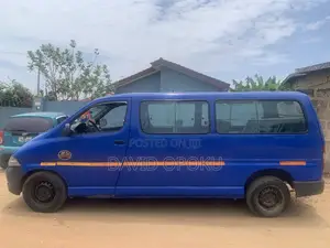 Toyota HiAce 2004 Blue