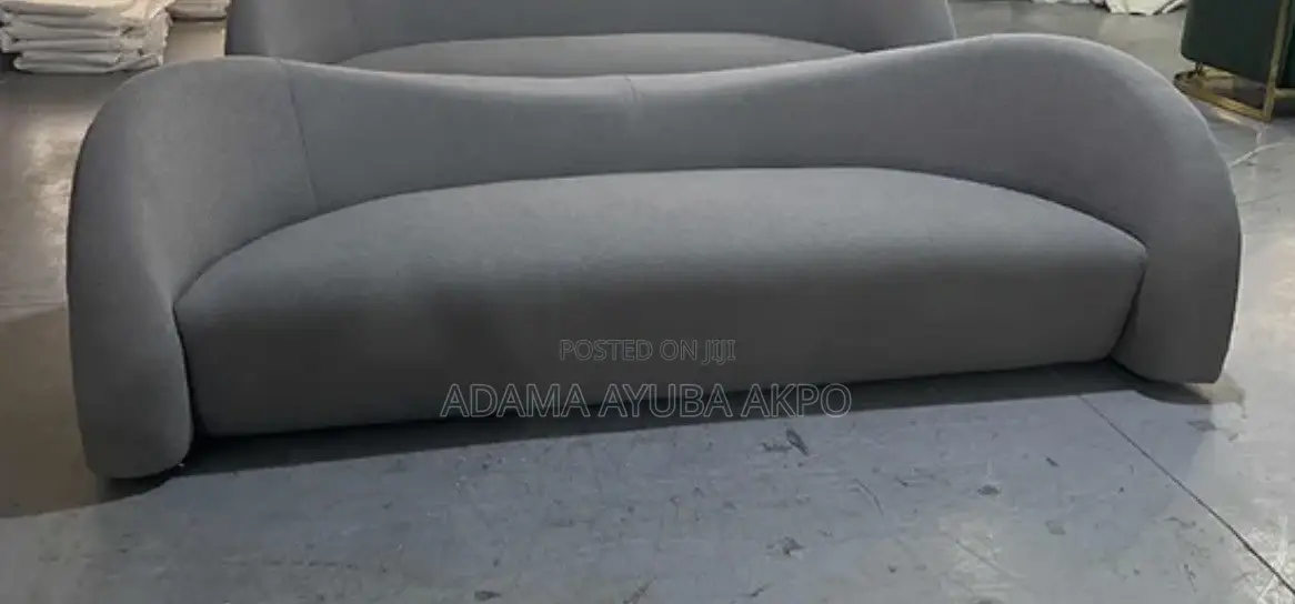 Modern
Sofa Set: Living Room Sofa