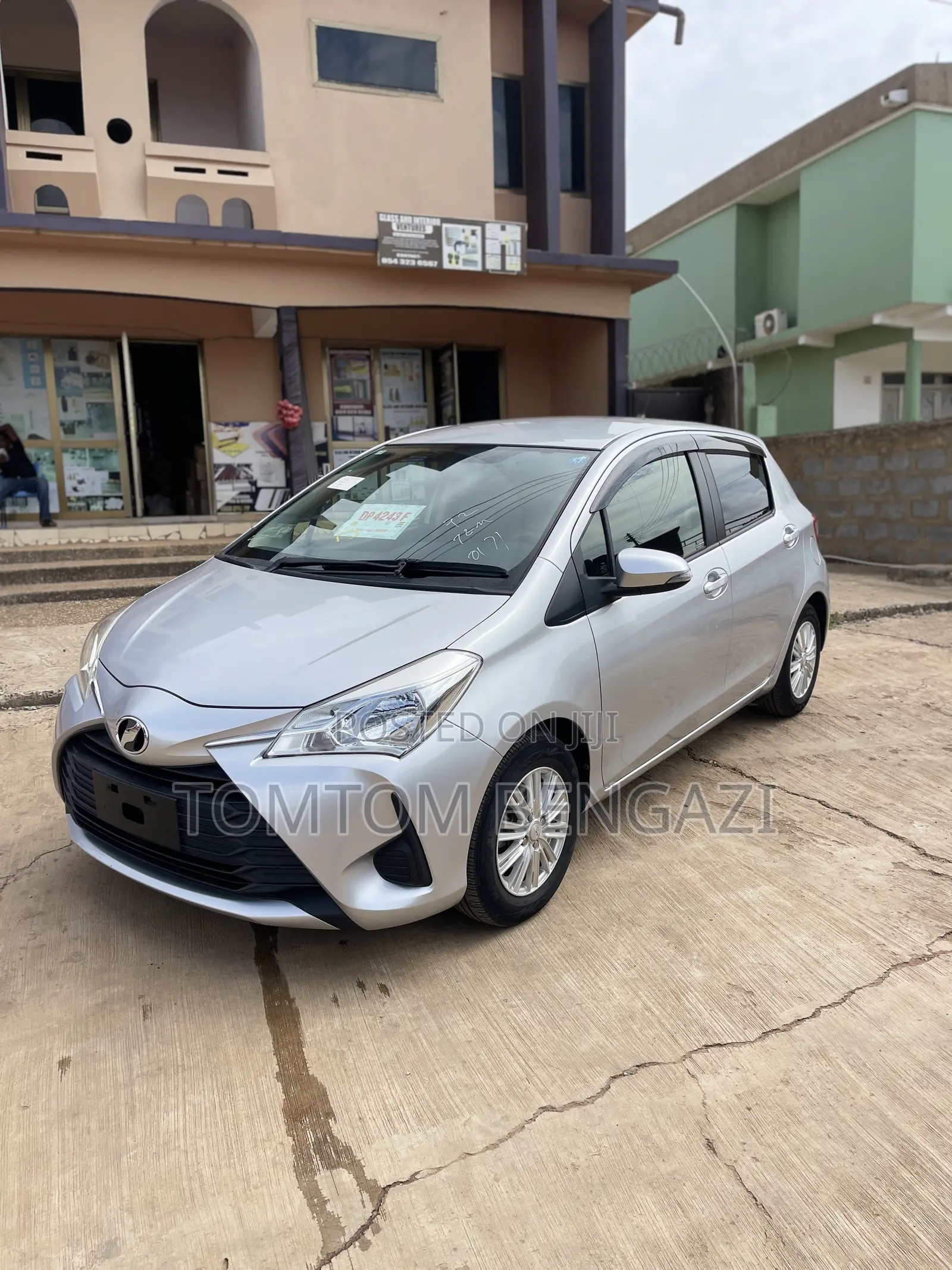 Toyota Vitz 1.3 AWD 5dr 2017 Silver