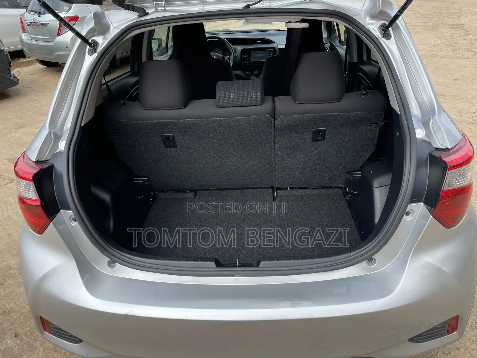 Toyota Vitz 1.3 AWD 5dr 2017 Silver