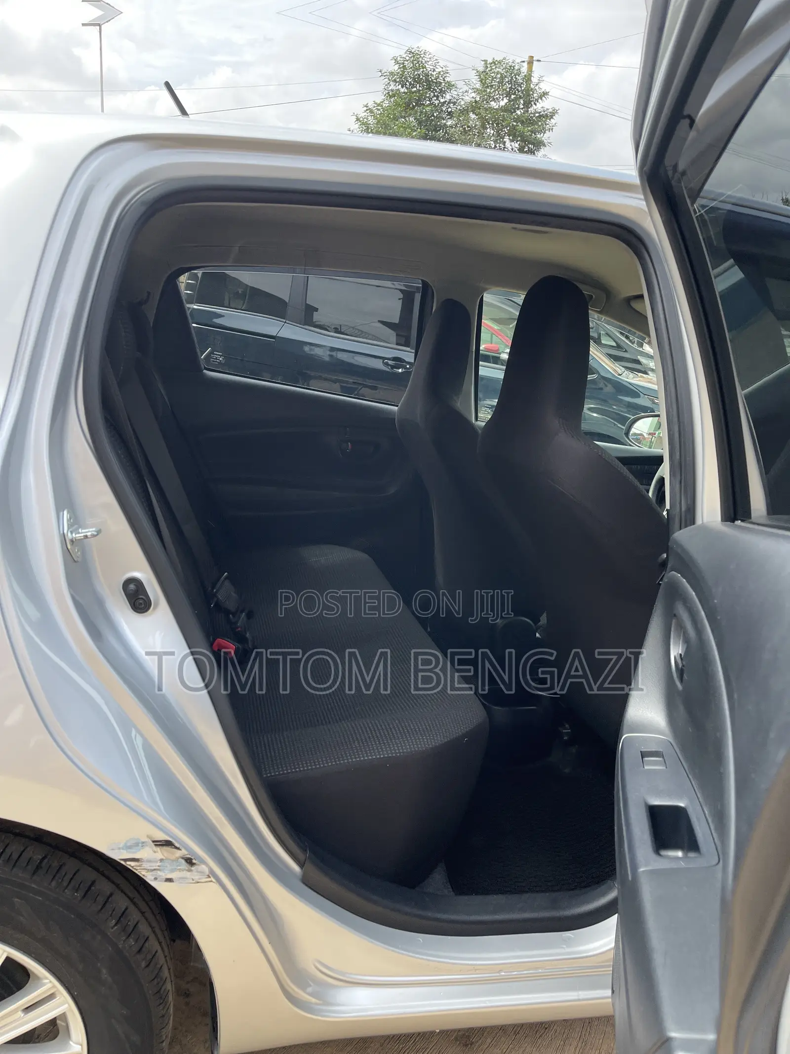 Toyota Vitz 1.3 AWD 5dr 2017 Silver