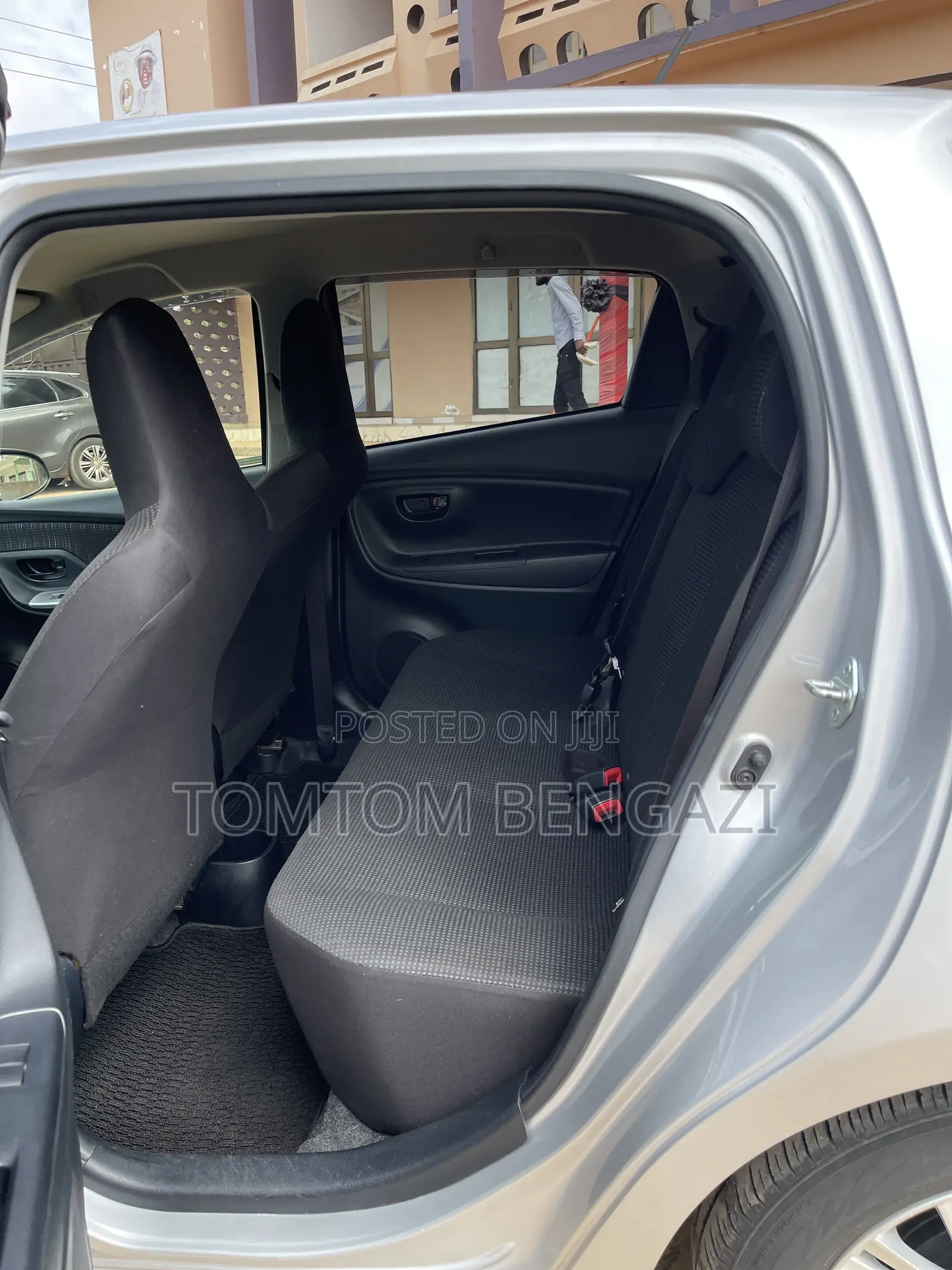 Toyota Vitz 1.3 AWD 5dr 2017 Silver