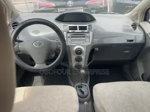Toyota Vitz 2010 Red