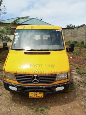 Mercedes-Benz Sprinter 2001 Yellow
