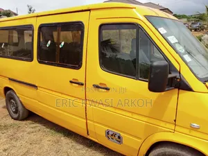 Mercedes-Benz Sprinter 2001 Yellow