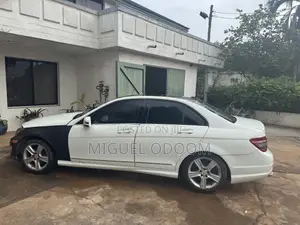 Mercedes-Benz C300 Sport 4Matic Sedan AWD (3.0L 6cyl 7A) 2010 White