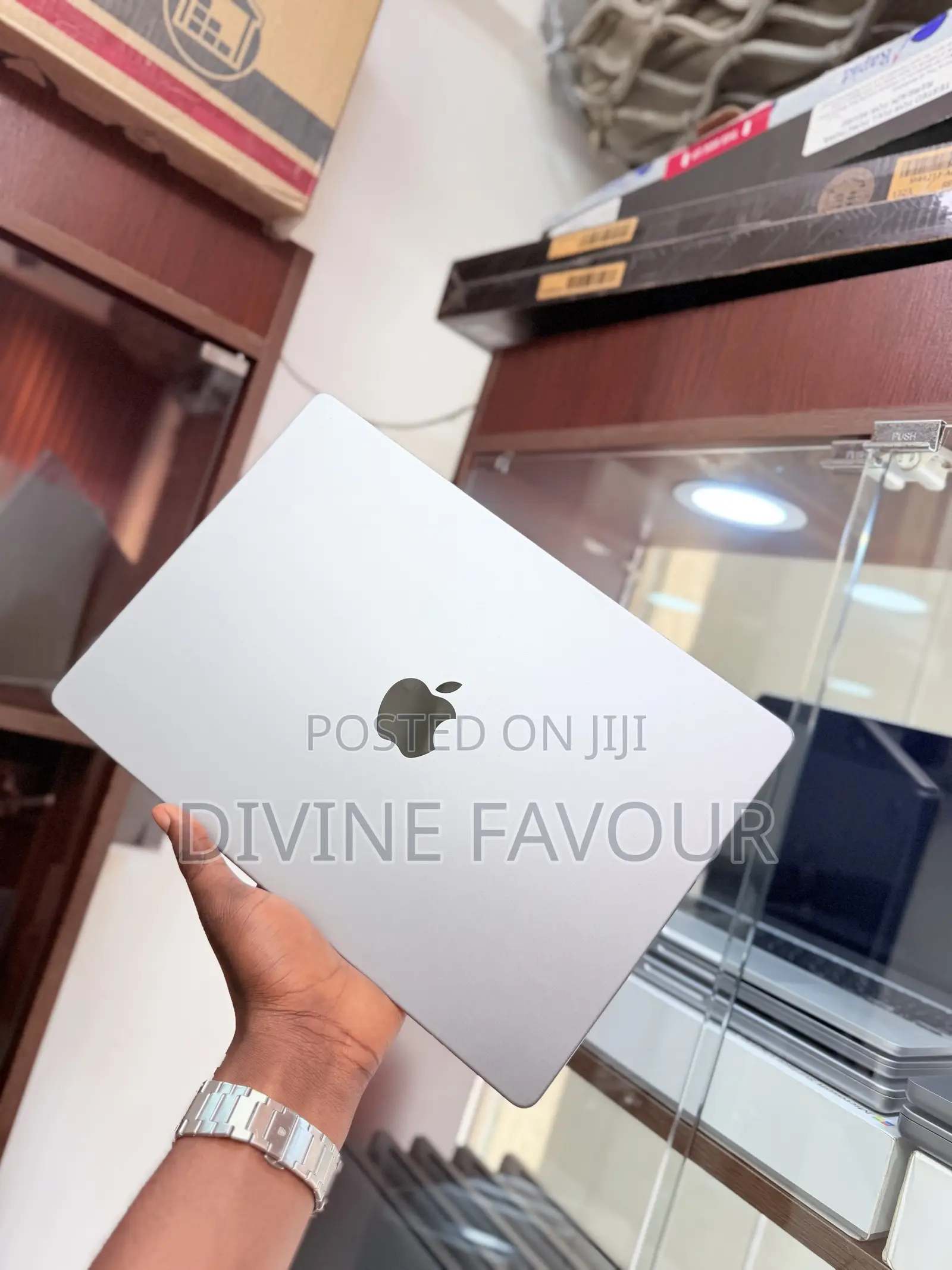 Laptop Apple MacBook Pro 2021 M1 16GB Apple M1 Pro SSD 512GB