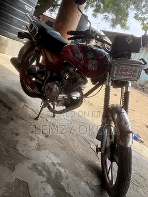 Royal Motorcycle 2025 Red