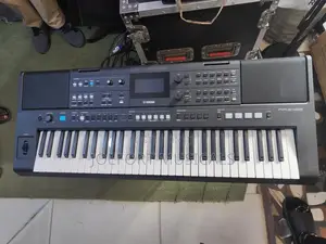 Yamaha PSR-E483