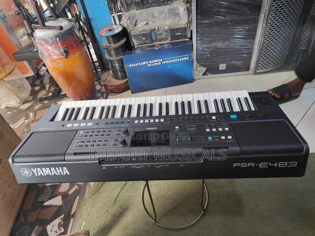 Yamaha PSR-E483